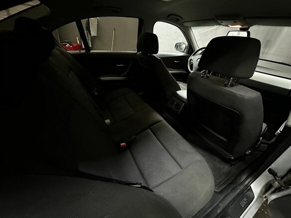 2011 BMW 3 серии 318i V (E90/E91/E92/E93) Рестайлинг, серебристый, 919777 рублей - вид 23