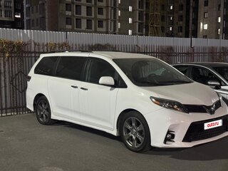 2019 Toyota Sienna III Рестайлинг 2, белый, 1400000 рублей, вид 2
