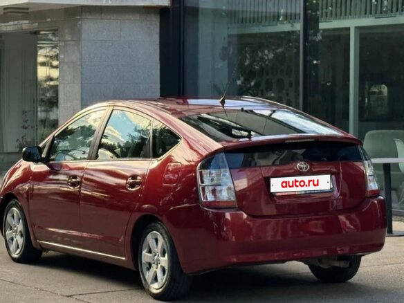 2005 Toyota Prius II Рестайлинг (XW20), красный, 630000 рублей - вид 4