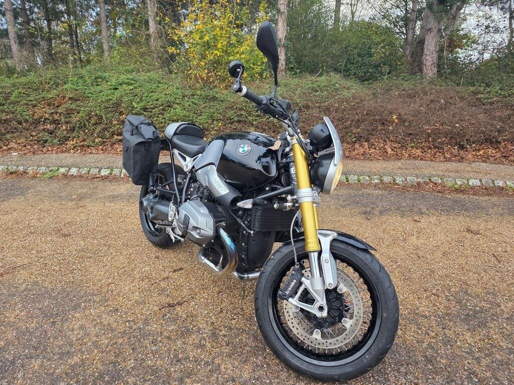 BMW R Nine T