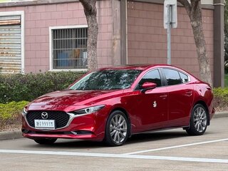 2022 Mazda 3 Axela IV (BP), красный, 1520000 рублей, вид 1