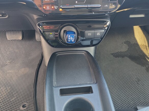 2019 Toyota Prius PHV ZVW52 Prime IV (XW50), серый, 2130000 рублей - вид 22