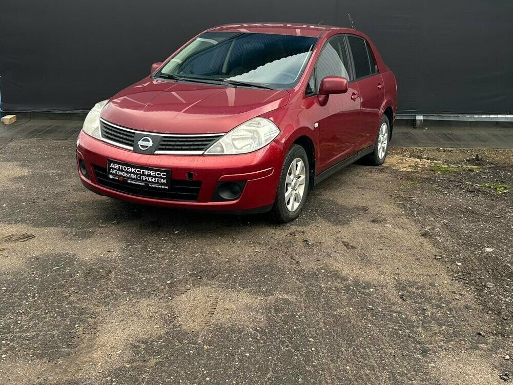 Nissan Tiida I