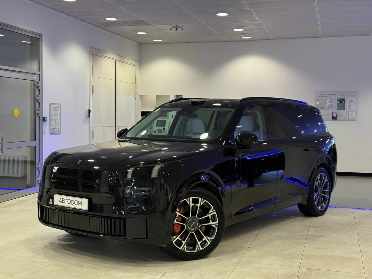 Lynk & Co 900