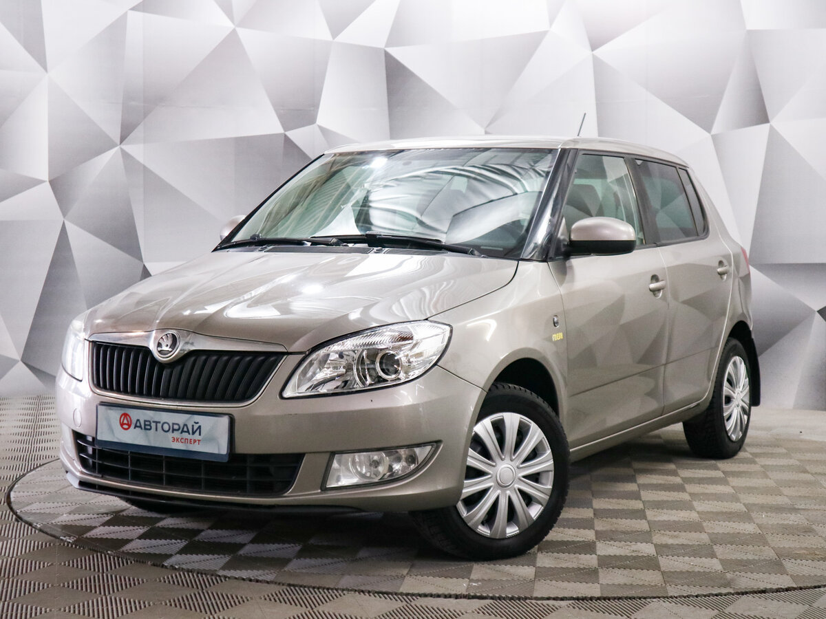 Купить б/у Skoda Fabia II Рестайлинг 1.2 MT (70 л.с.) бензин механика в ...