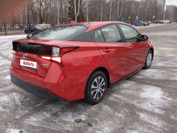 2019 Toyota Prius IV Рестайлинг (XW50), пурпурный, 2500000 рублей - вид 15