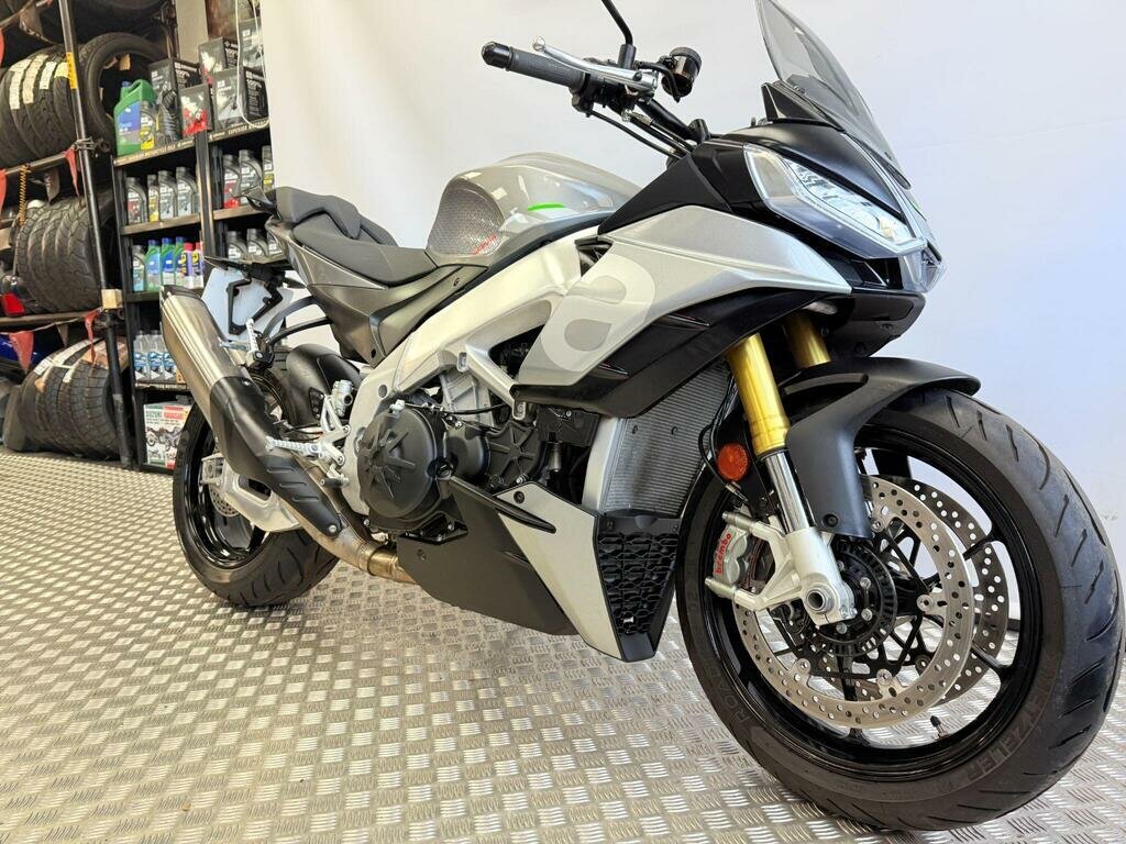 Aprilia Tuono V4