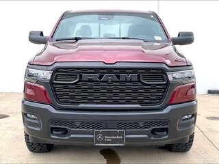 2025 Ram 1500 Crew Cab V Рестайлинг, красный, 5601000 рублей, вид 3