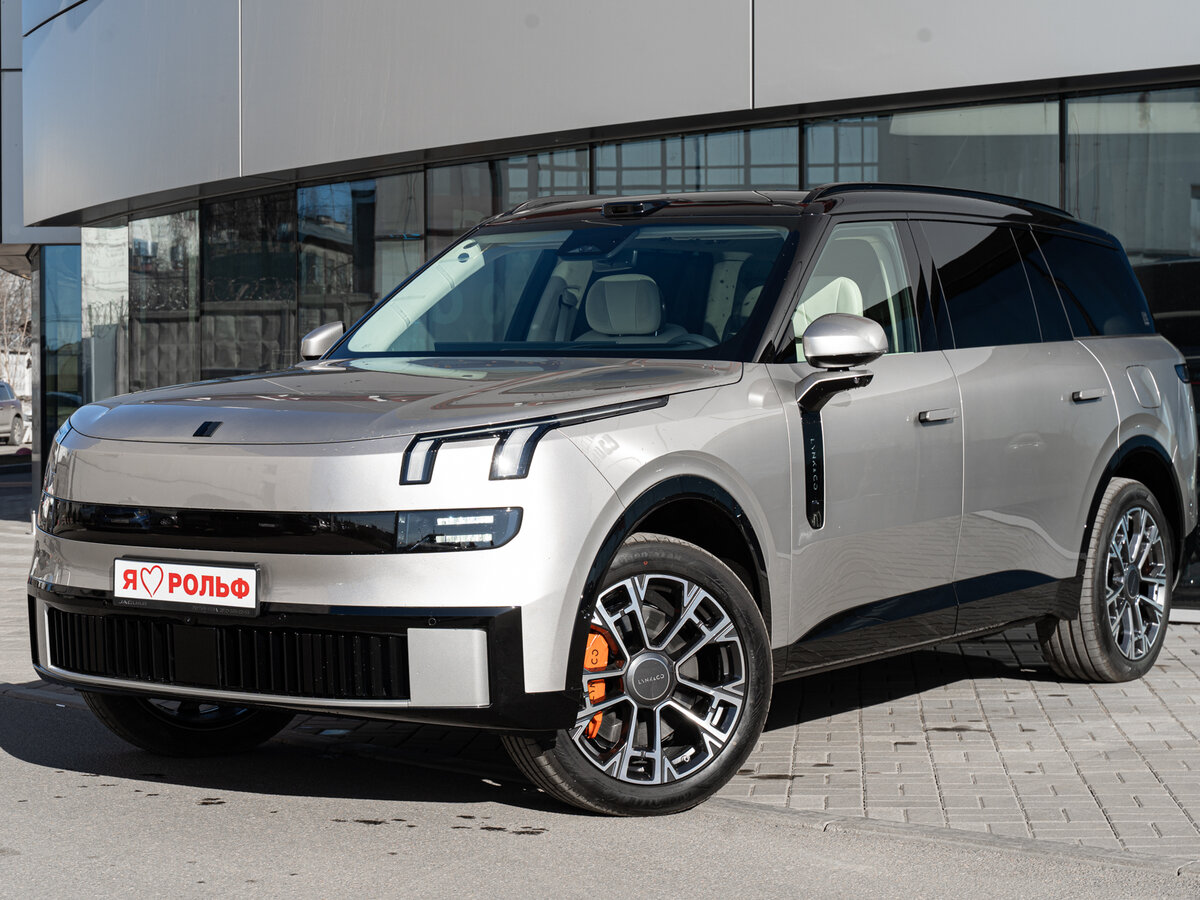 Lynk & Co 900