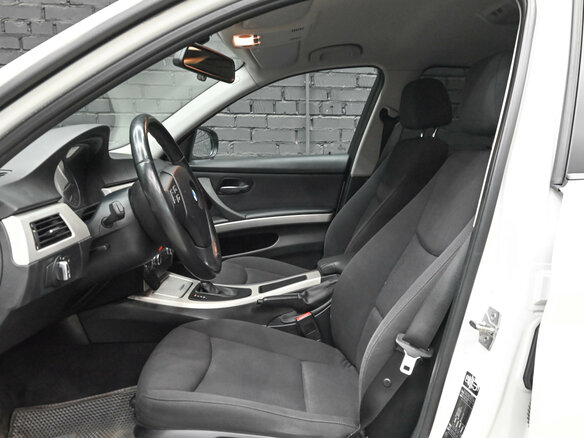 2011 BMW 3 серии 318i V (E90/E91/E92/E93) Рестайлинг, белый, 1495000 рублей - вид 16