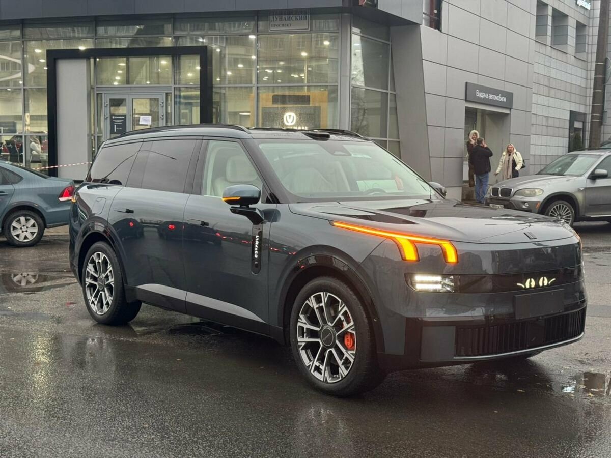Lynk & Co 900