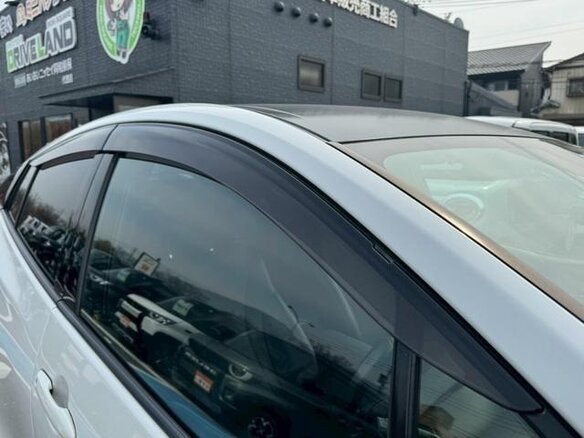 2022 Toyota Prius IV Рестайлинг (XW50), белый, 1560000 рублей - вид 15