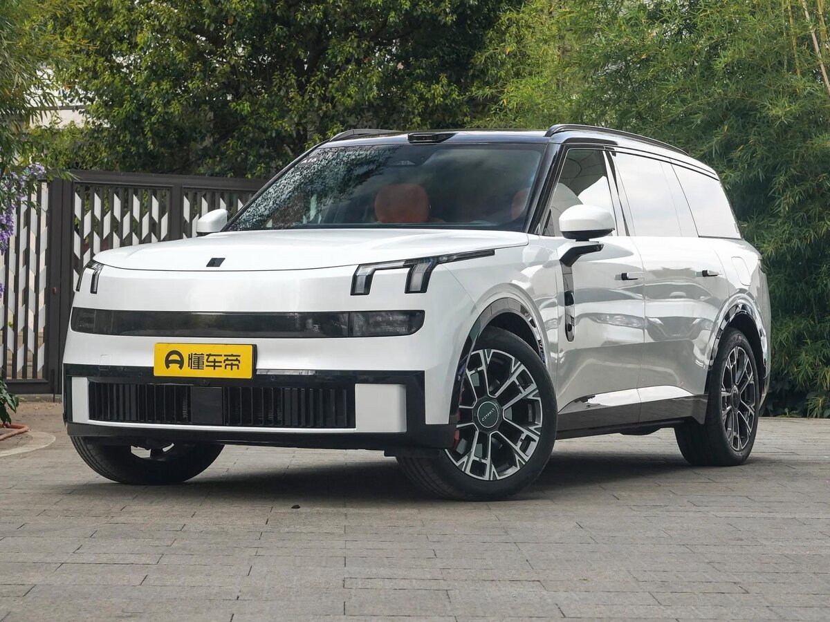 Lynk & Co 900