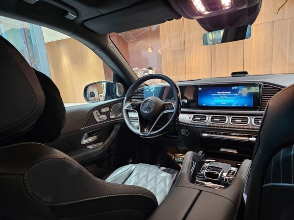 2025 Mercedes-Benz Maybach GLS 600 I Рестайлинг, чёрный, 37790000 рублей - вид 4