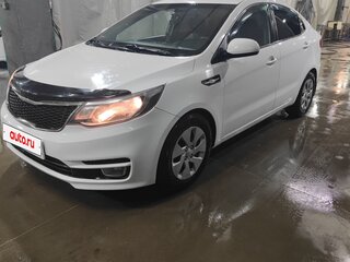 2015 Kia Rio III Рестайлинг, белый, 750000 рублей, вид 1