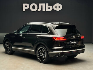2020 Volkswagen Touareg III, коричневый, 4990000 рублей, вид 3