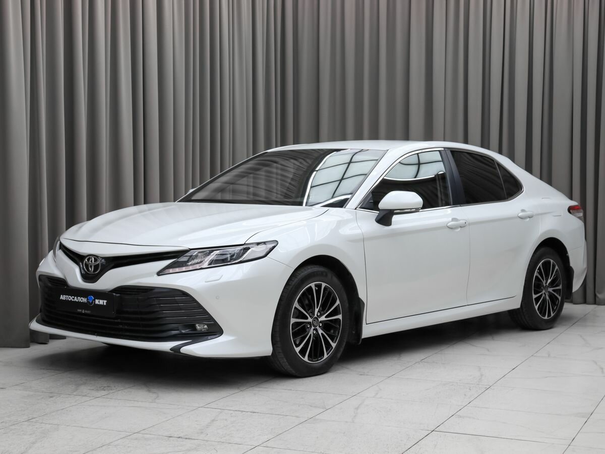Toyota Camry VIII (XV70)
