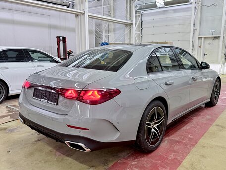 2025 Mercedes-Benz E-Класс 200 VI (W214, S214), серый, 8400000 рублей, вид 5
