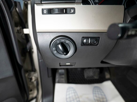 2008 Volkswagen Touareg I Рестайлинг, бежевый, 999000 рублей - вид 8