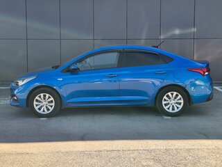 2017 Hyundai Solaris II, синий, 825000 рублей, вид 5