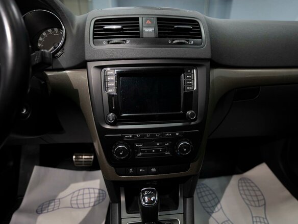 2015 Skoda Yeti I Рестайлинг, серебристый, 1149000 рублей - вид 8