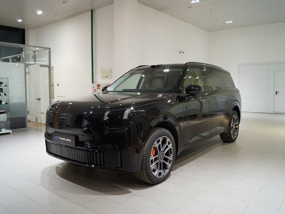 Lynk & Co 900