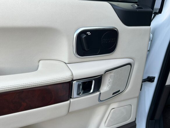 2012 Land Rover Range Rover III Рестайлинг 2, белый, 2990000 рублей - вид 10