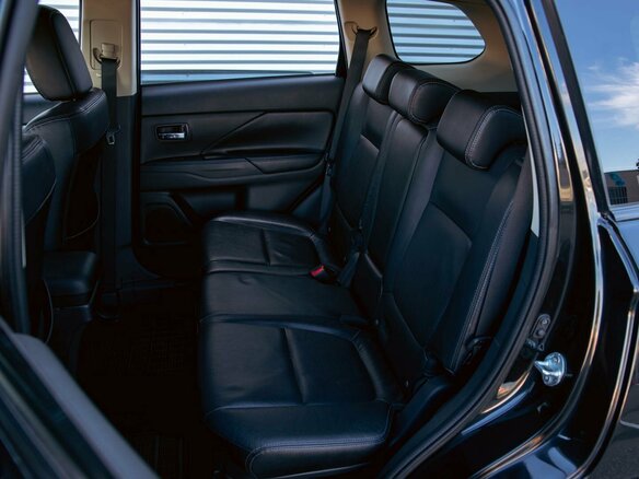 2014 Mitsubishi Outlander III, чёрный, 1335000 рублей - вид 16