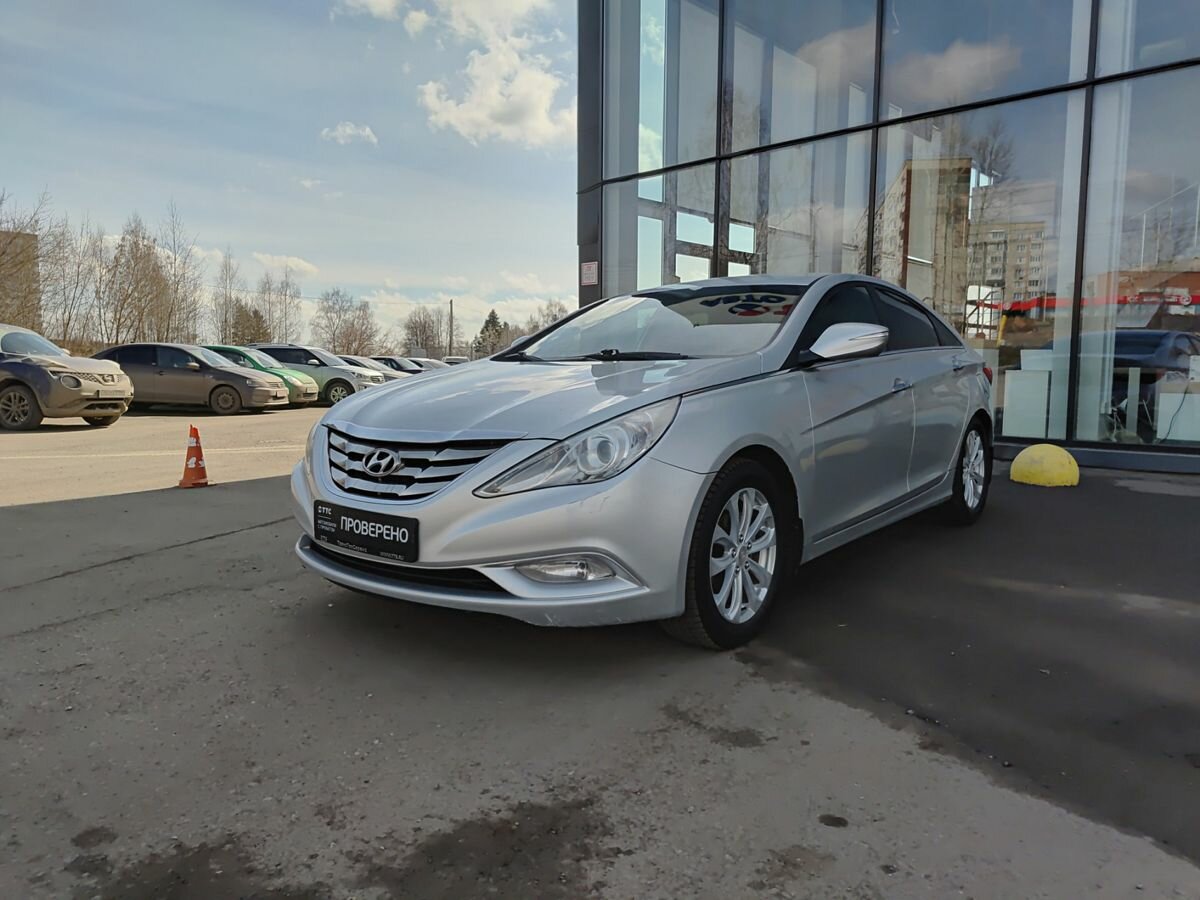 Hyundai Sonata VI (YF)