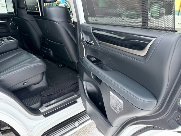 2017 Lexus LX 570 III Рестайлинг 2, белый - вид 24