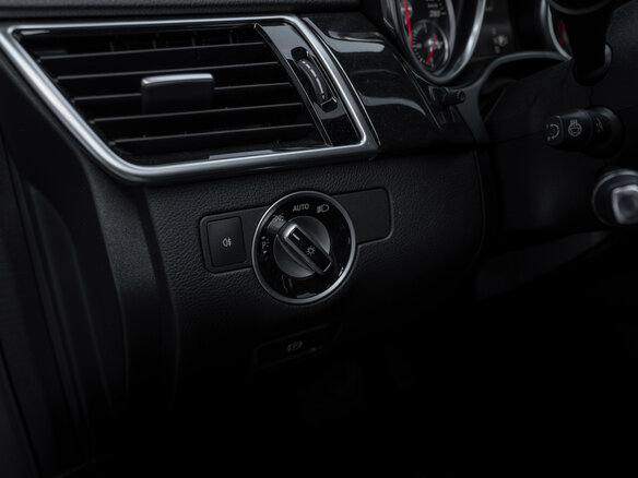 2016 Mercedes-Benz GLE 300 I (W166), синий, 3950000 рублей - вид 24