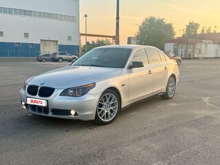 2004 BMW 5 серии 520i V (E60/E61), серебристый, 850000 рублей, вид 1