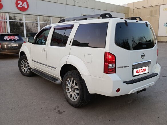 2010 Nissan Pathfinder III Рестайлинг, белый, 1050000 рублей - вид 4