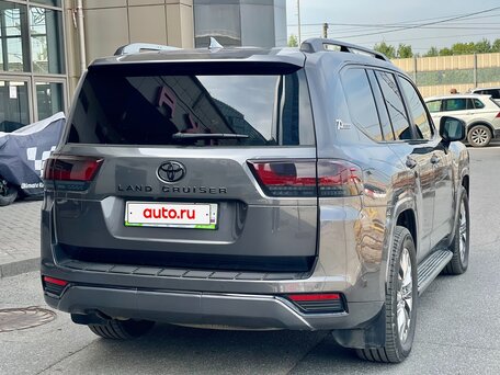 2021 Toyota Land Cruiser 300 Series, серебристый, 9100000 рублей, вид 4