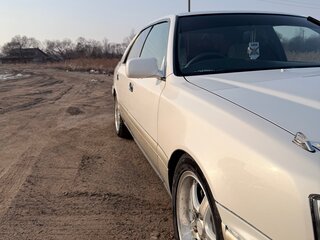 1998 Toyota Crown X (S150), белый, 700000 рублей, вид 1