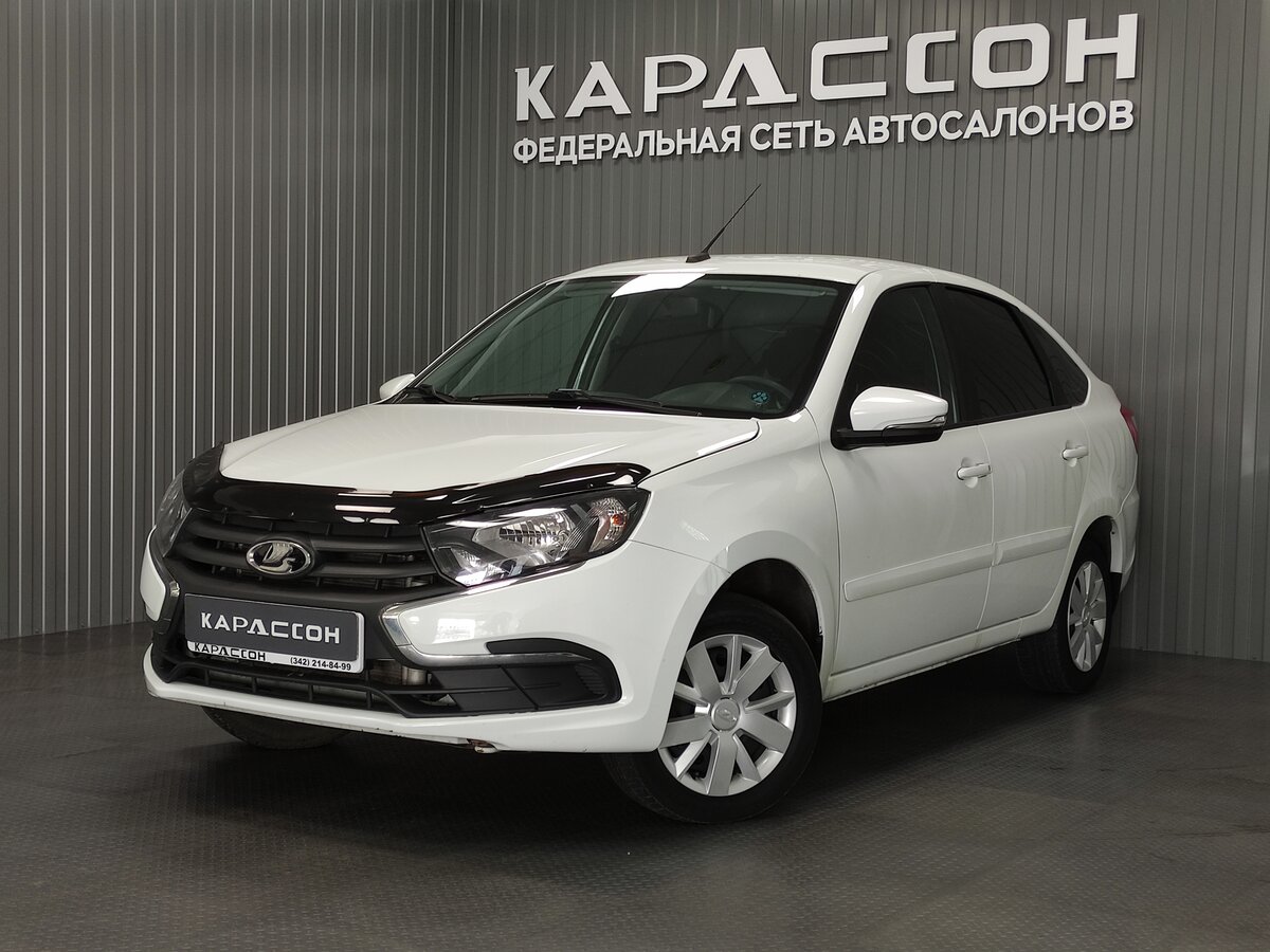Лада Гранта лифтбек 2019 белая
