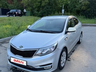 2016 Kia Rio III Рестайлинг, серебристый, 490000 рублей, вид 1