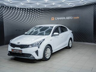 2021 Kia Rio IV Рестайлинг, белый, 1380000 рублей, вид 1