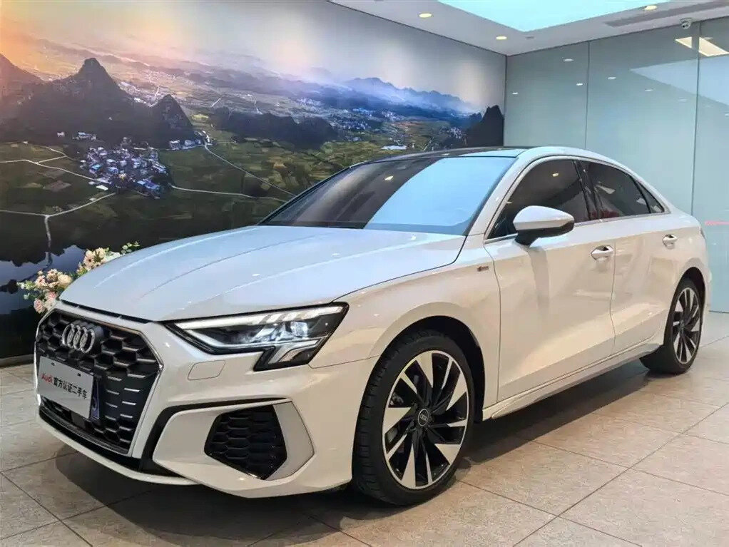 Audi A3 35 TFSI Long IV (8Y)