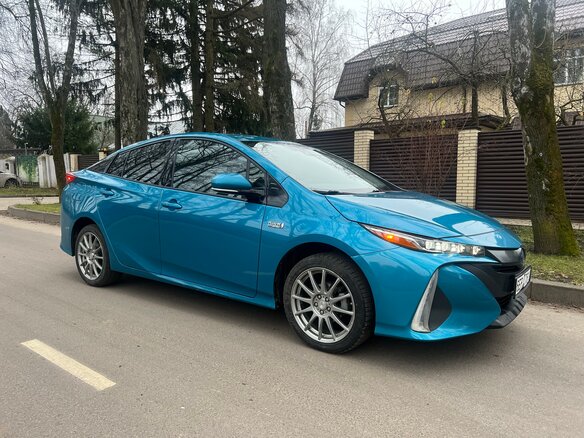 2018 Toyota Prius PHV ZVW52 IV (XW50), голубой, 1930000 рублей
