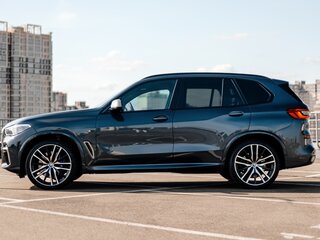 2019 BMW X5 M50d IV (G05/G18), серый, 5350000 рублей, вид 1