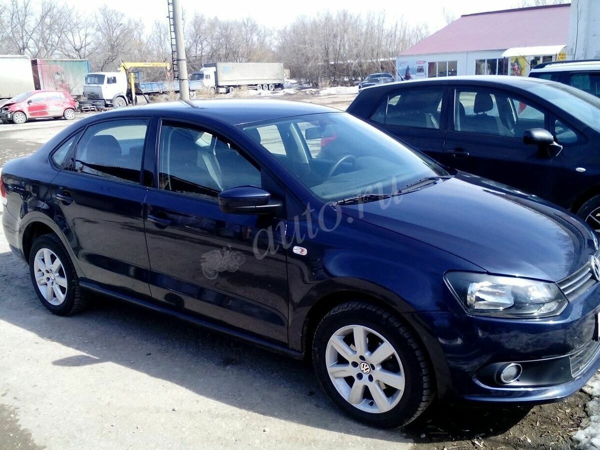 Volkswagen Polo 2011 темно синий