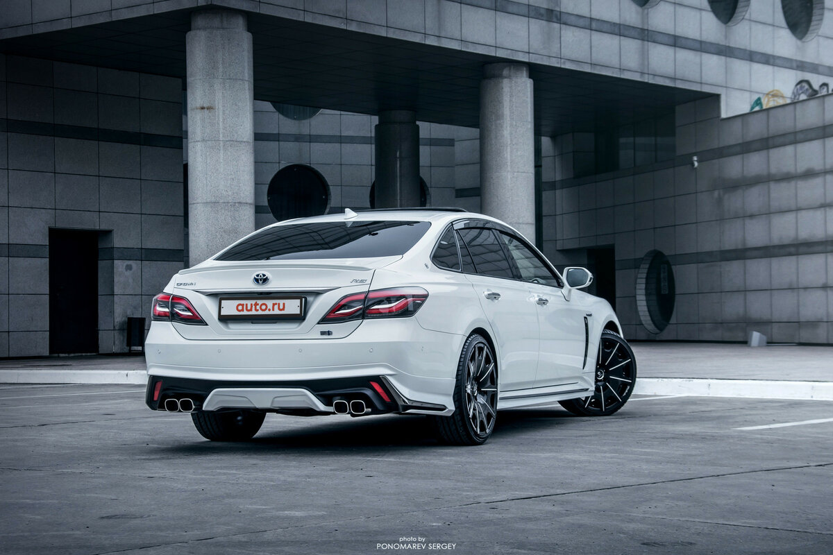 Toyota crown xv s220