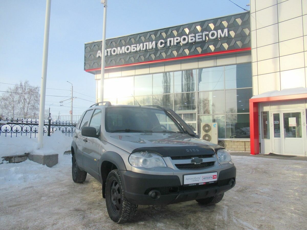 Купить б/у Chevrolet Niva I Рестайлинг 1.7 MT (80 л.с.) 4WD бензин ...