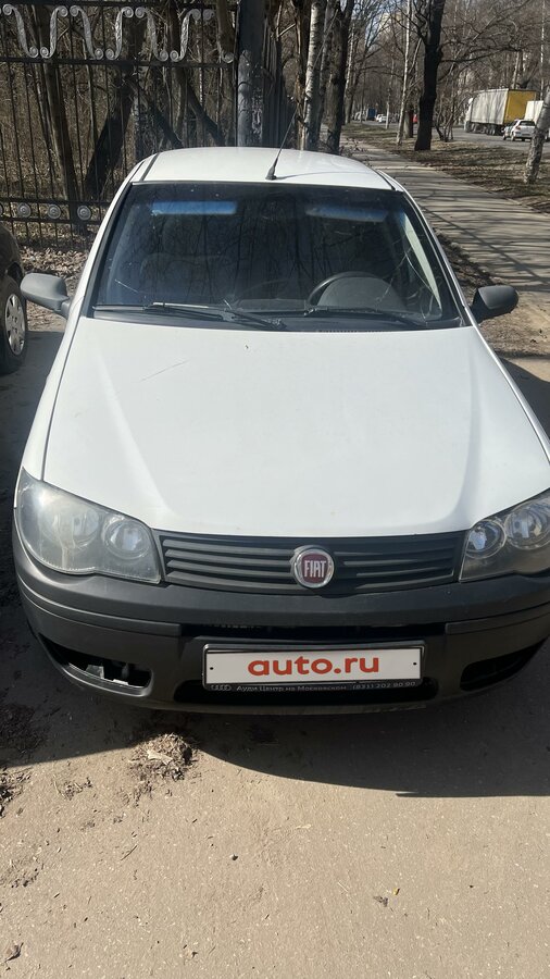 Белый фиат альбеа