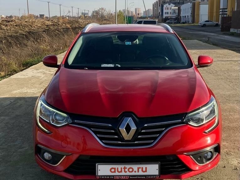 Рено меган красный