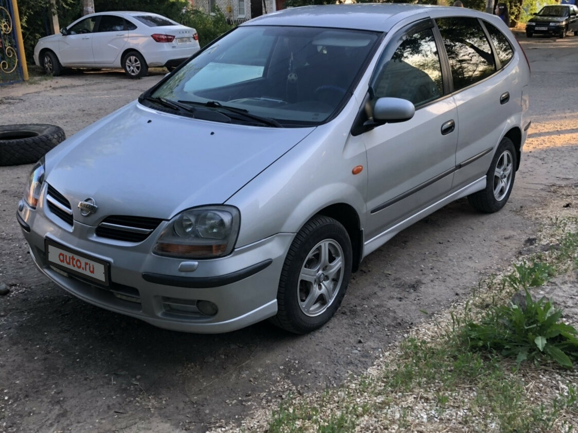 Ниссан Тино 2001