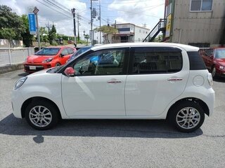 2021 Toyota Passo III Рестайлинг, белый, 731000 рублей, вид 3