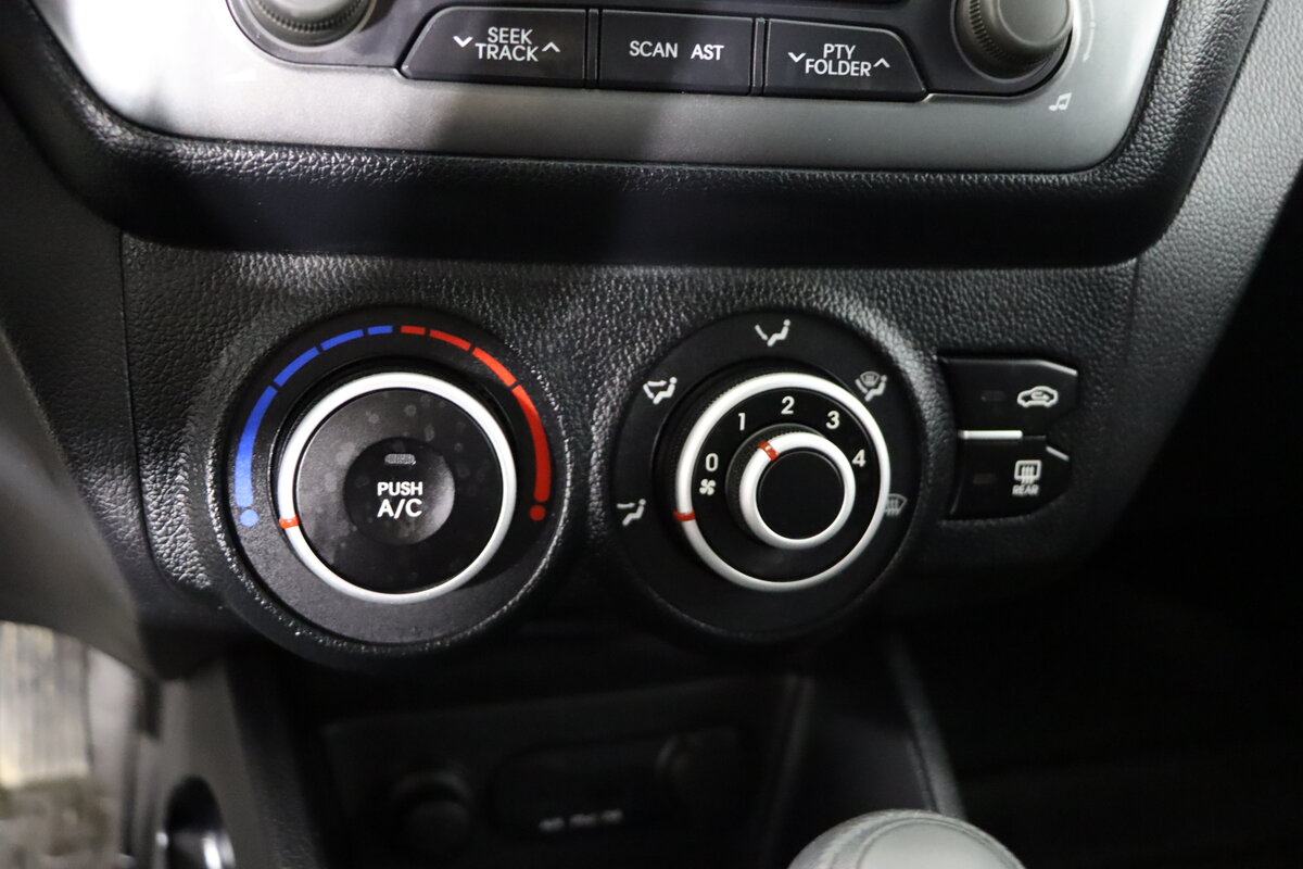 Киа рио печка работает только на 4 скорости - фото