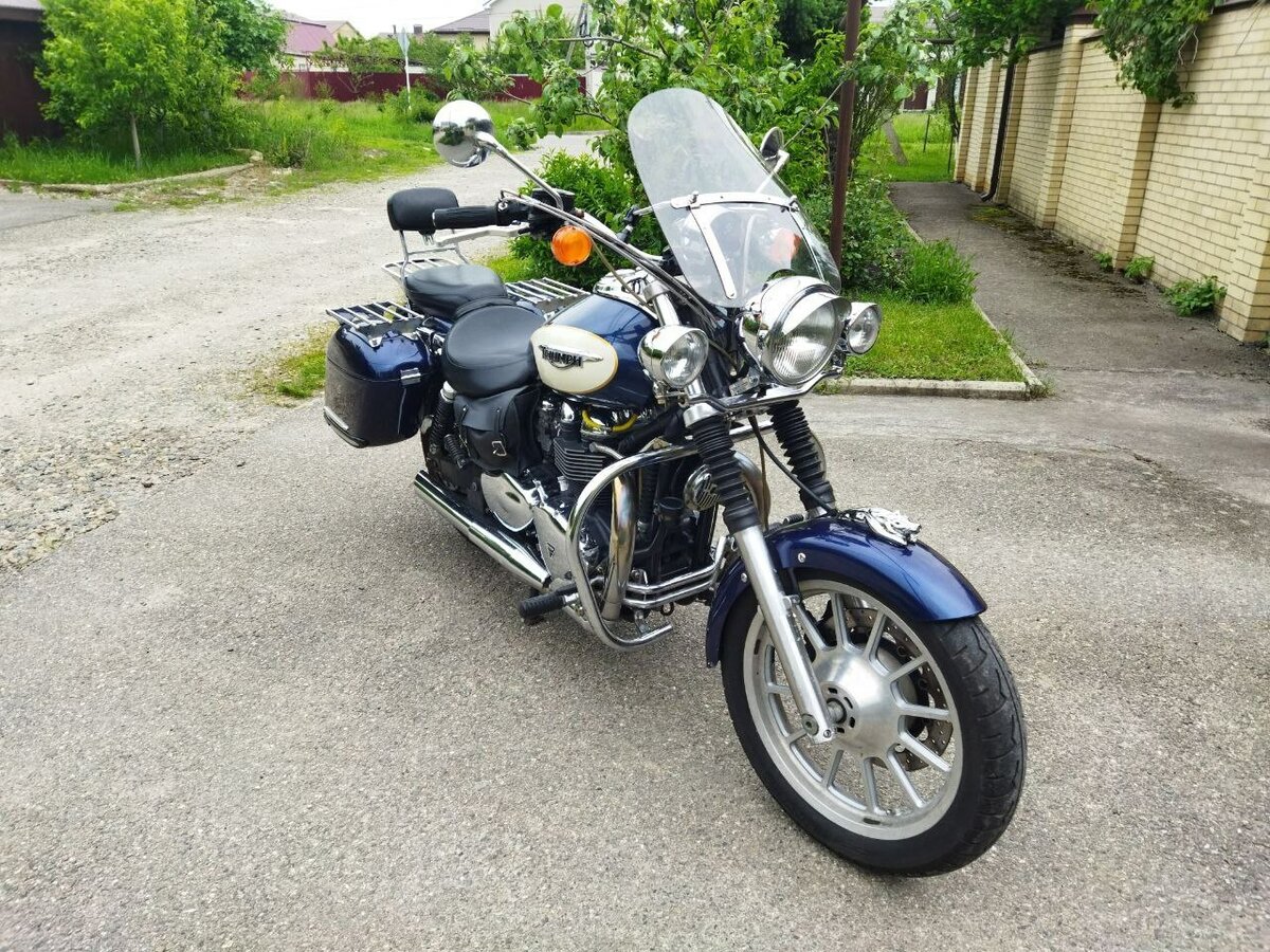 Triumph America 1200